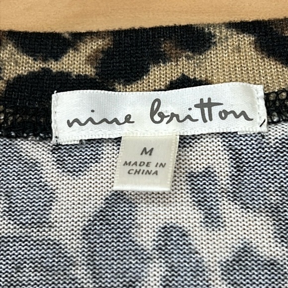 Nine Britton Pullover Top Size M Black/Tan Leopard Print Polyester & Spandex EUC - Picture 2 of 8